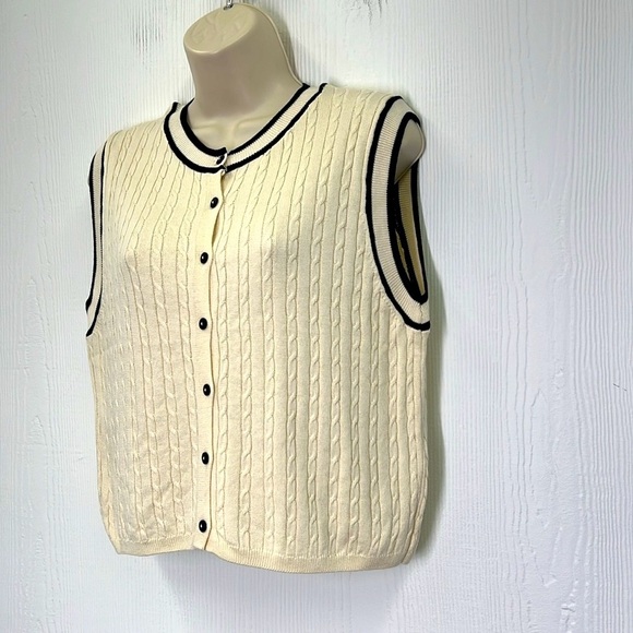 H&M - NWT Cream And Black Cable Knit Button Front Sleeveless Sweater Vest Size L - Picture 4 of 9